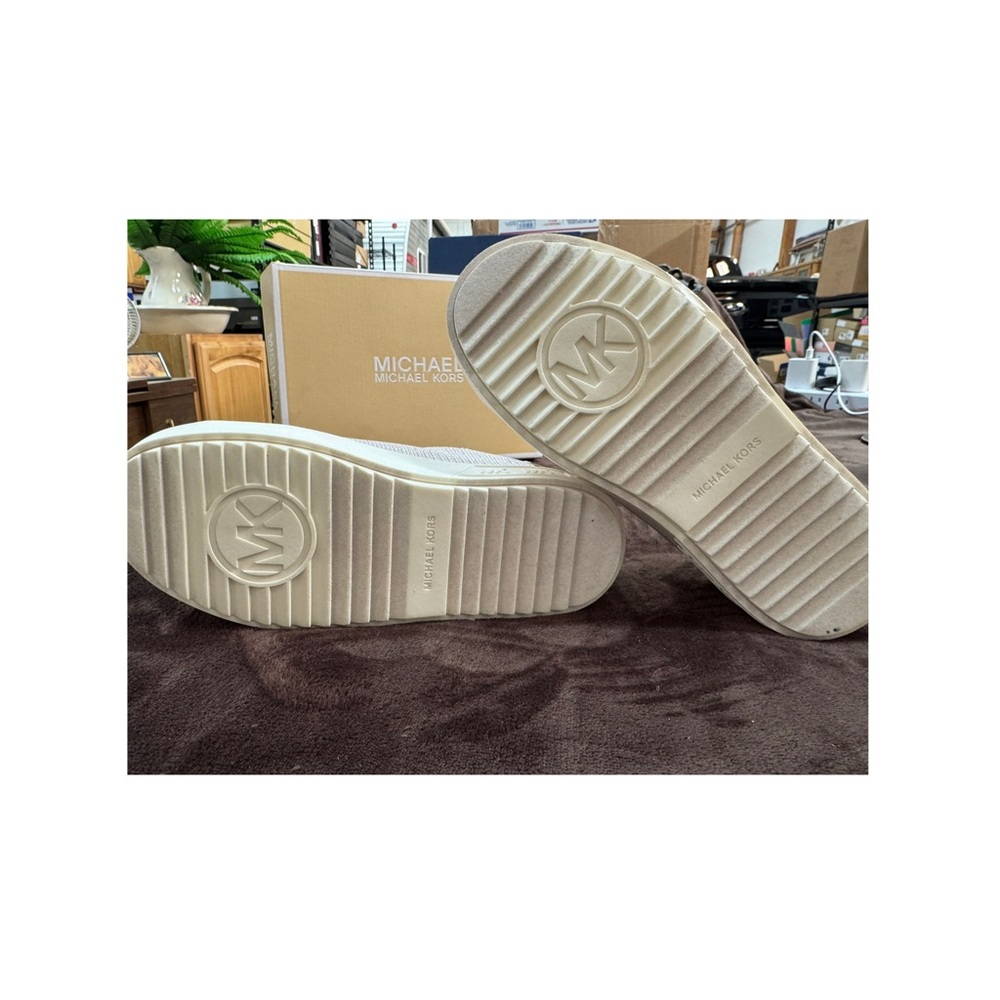 Michael Kors Pink Girls Sneakers size 2 - Picture 8 of 9